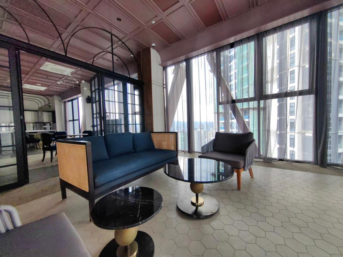 Scarletz Suites At Klcc By Veedu Hauz Kuala Lumpur Exterior photo